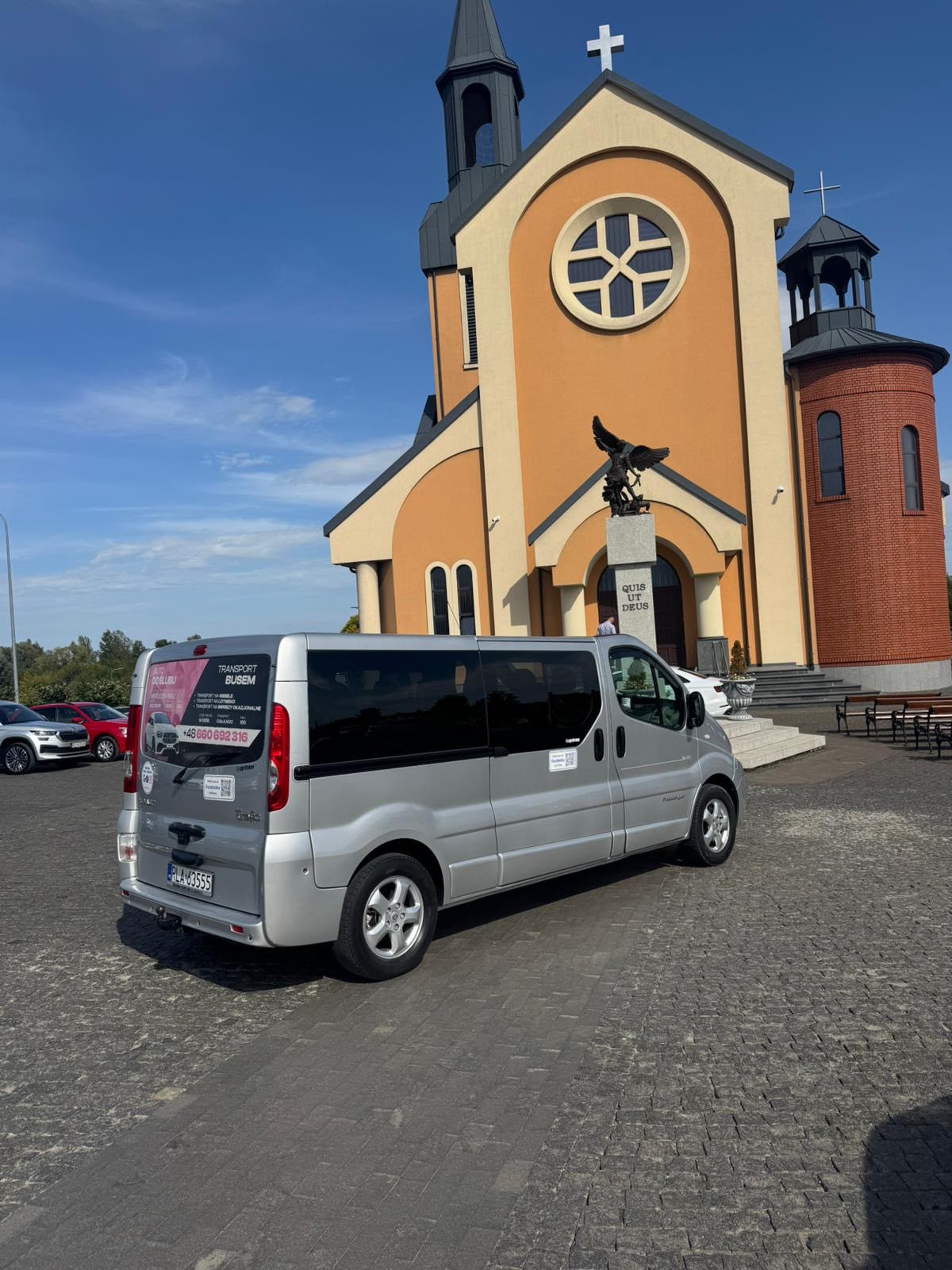 Bus 9-osobowy transport gości weselnych Rzeszów CyriTrans Busy Mercedes Vito transfer lotniskowy Rzeszów Bus 9-osobowy przewóz osób Rzeszów CyriTrans